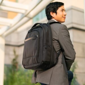 Kensington Contour 2.0 17inch Pro Backpack
